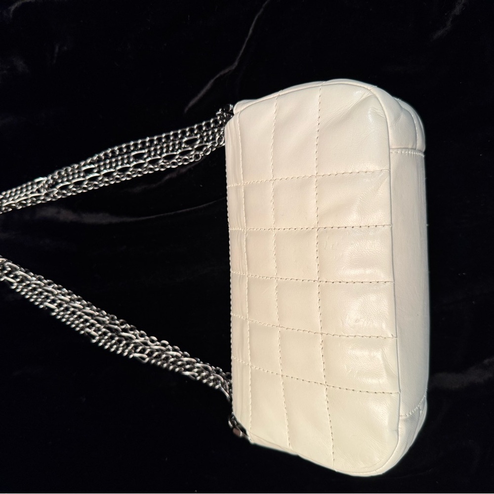 CHANEL Classic White Lambskin Leather Single Flap Shoulder Bag Style 00101 - Picture 4 of 11
